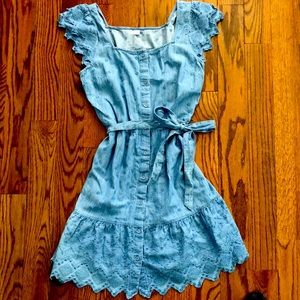 Detailed chambray dress!